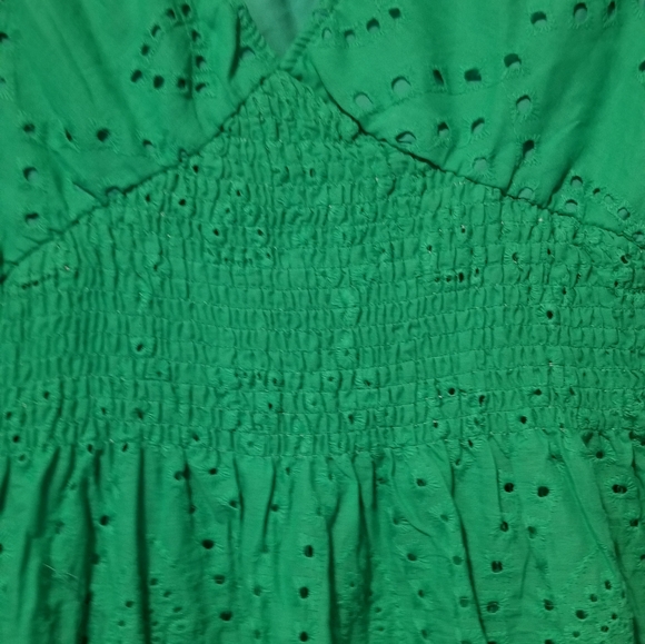 Vibrant Green eyelet dress polyester lined with a slight stretch XXL made small - Picture 3 of 5